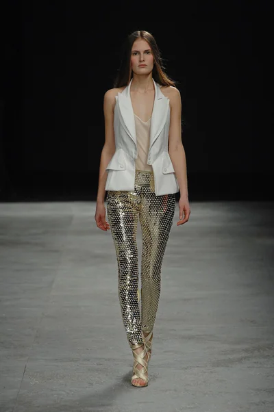Look 15